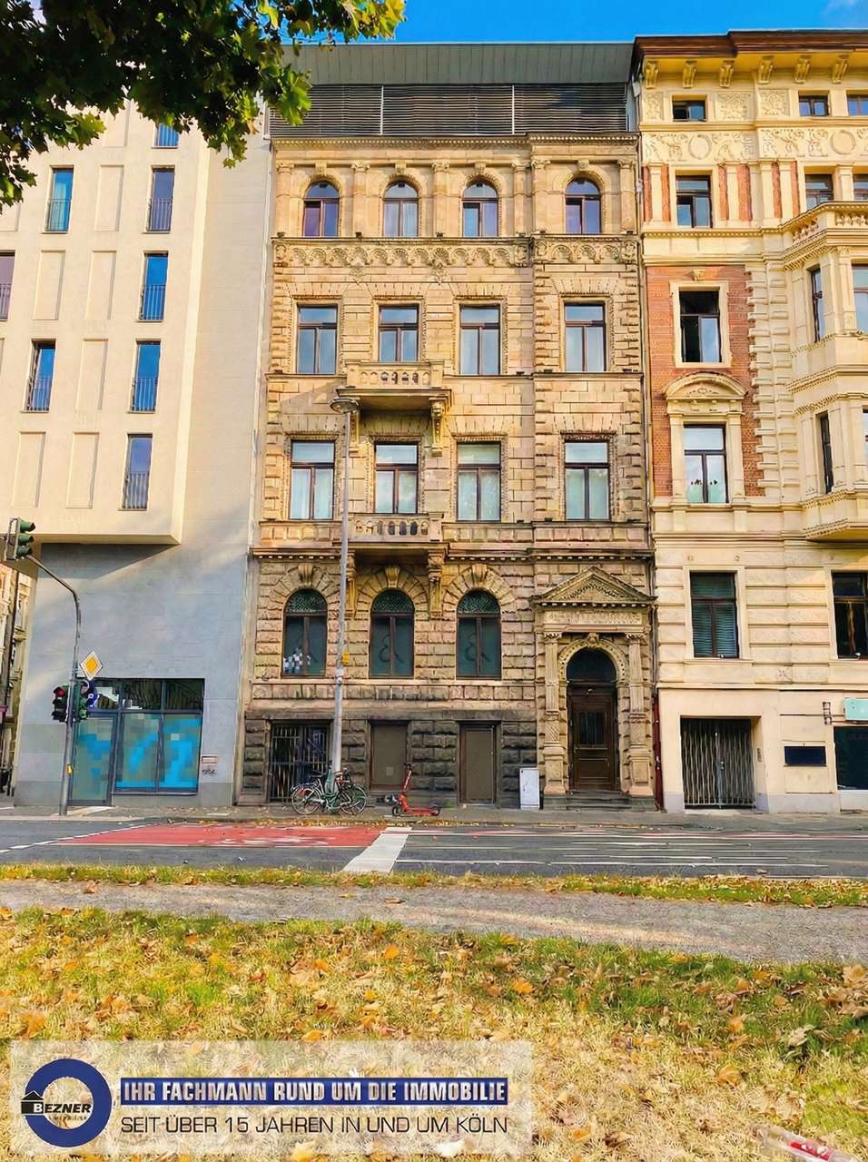 Historischer Charme trifft Moderne: Kernsanierte 5-Zimmer-Perle mit Balkon Historischer Charme trifft Moderne: Kernsanierte 5-Zimmer-Perle mit Balkon