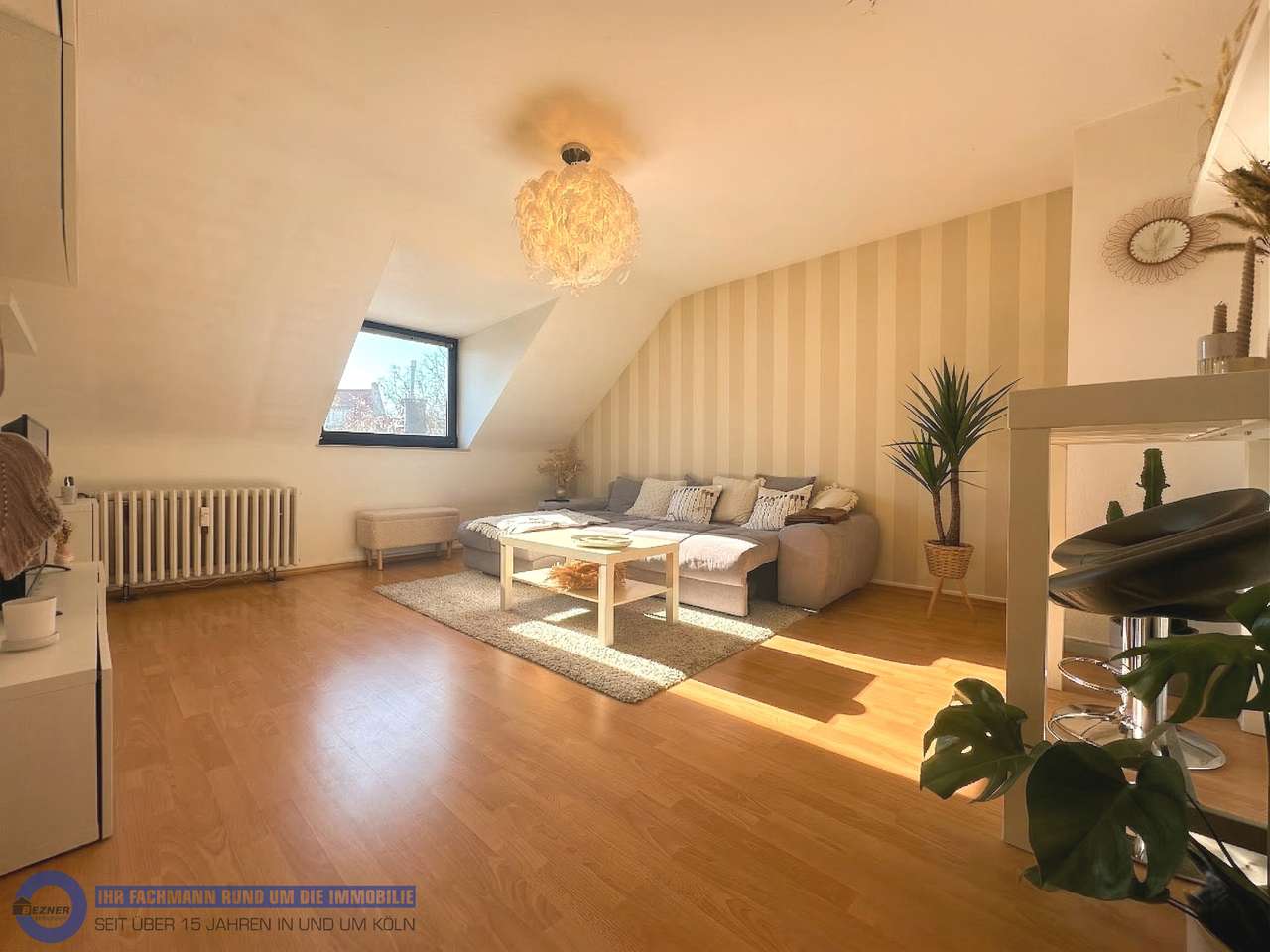 Top-Investment: Vermietete DG-Wohnung mit Garage & flexibler Raumnutzung! Top-Investment: Vermietete DG-Wohnung mit Garage & flexibler Raumnutzung!