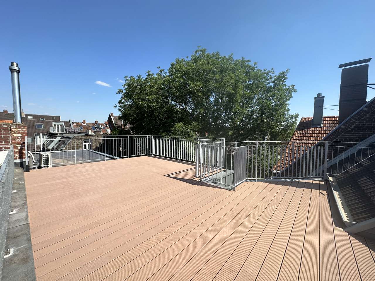 KERNSANIERTE ALTBAU DACHTERRASSEN 5 ZIMMER MAISONETTE WOHNUNG AM ERZBERGERPLATZ KERNSANIERTE ALTBAU DACHTERRASSEN 5 ZIMMER MAISONETTE WOHNUNG AM ERZBERGERPLATZ