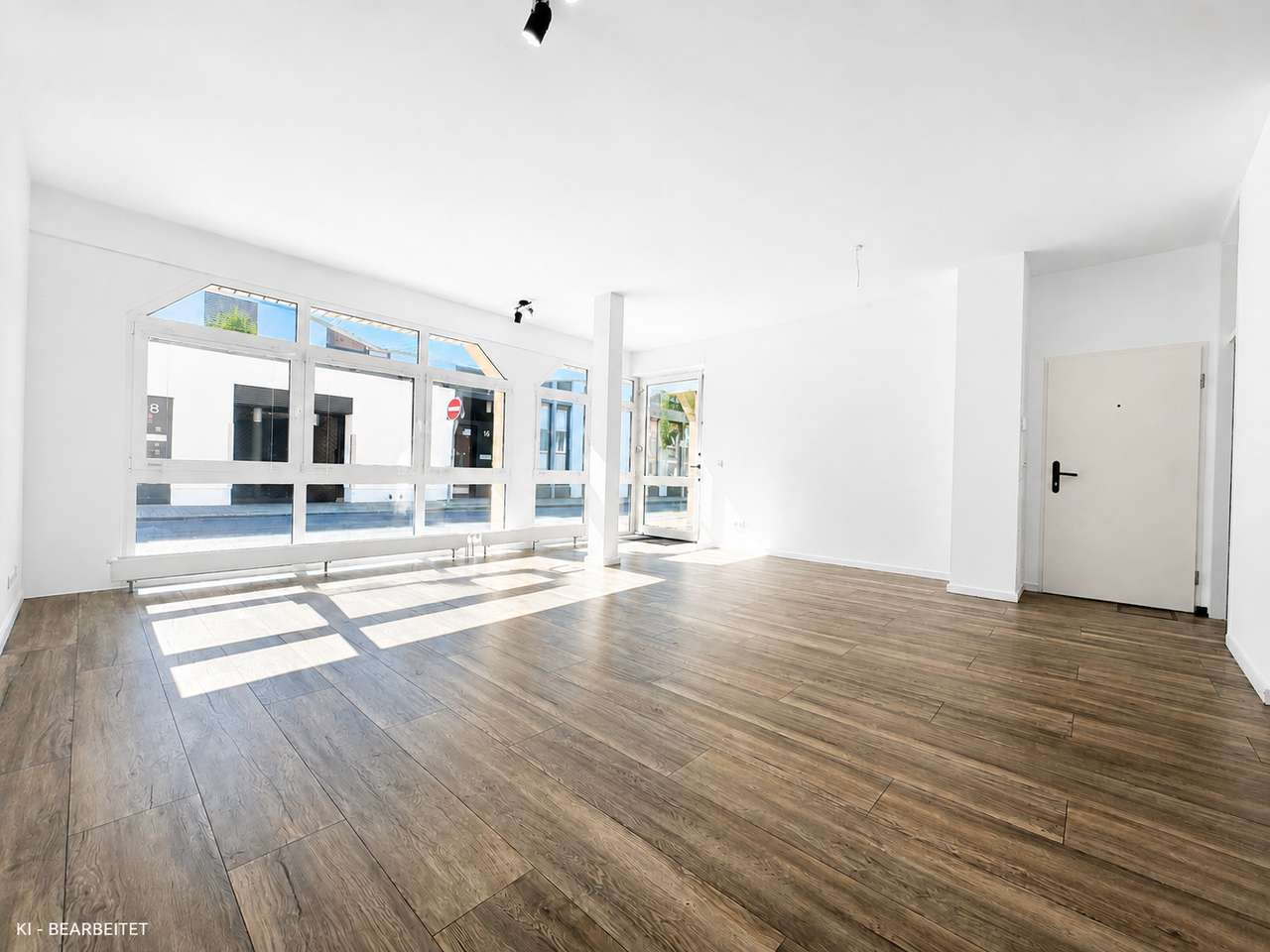 Repräsentative Gewerbeeinheit mit Schaufensterfront & Tiefgaragenstellplätzen in Kölner Bestlage Repräsentative Gewerbeeinheit mit Schaufensterfront & Tiefgaragenstellplätzen in Kölner Bestlage