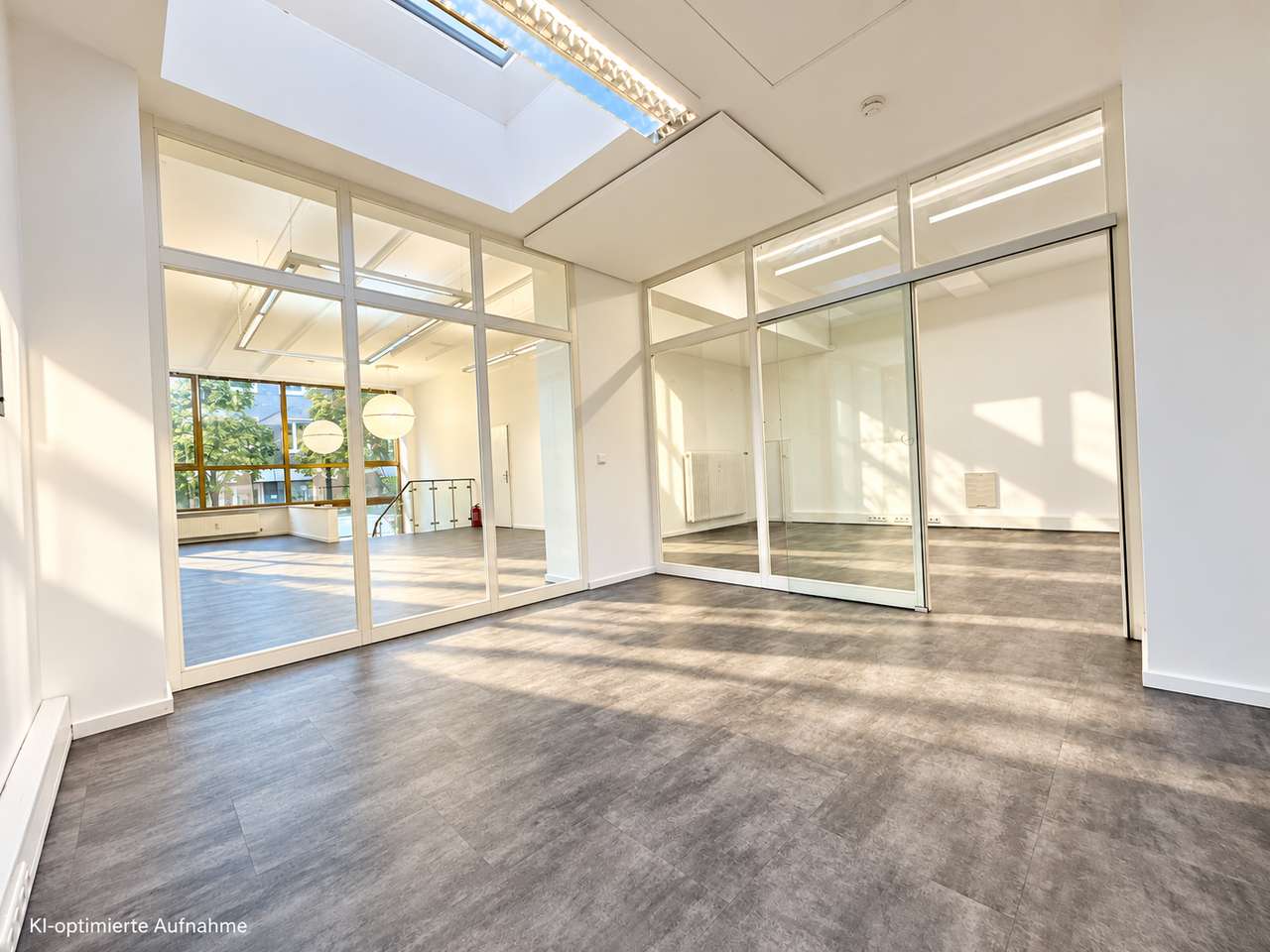 Repräsentative Gewerbe-Maisonette mit Loft-Charakter, Lichtarchitektur und flexiblen Raumkonzepten Repräsentative Gewerbe-Maisonette mit Loft-Charakter, Lichtarchitektur und flexiblen Raumkonzepten